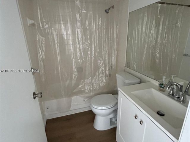 1-bedroom condo for sale in Miami - 770 Claughton Island Dr 2109 - MondialRealty