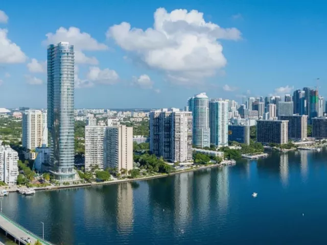 5-bedroom condo for sale in Miami - 175 SE 25th Rd 4201 - MondialRealty