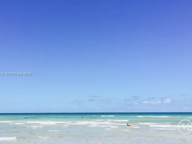 1-bedroom condo for rent in Hollywood - 3801 S Ocean Dr PH16L - MondialRealty