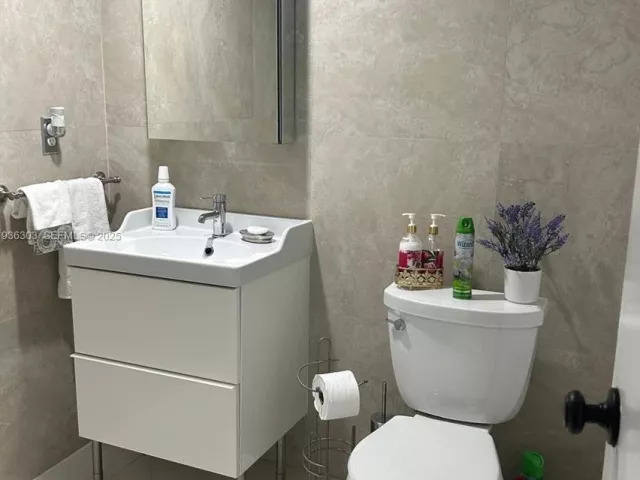 1-bedroom condo for rent in Hollywood - 3801 S Ocean Dr PH16L - MondialRealty