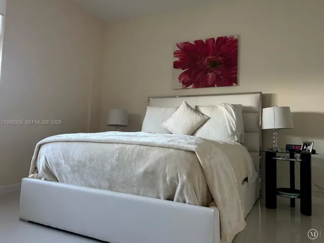 1-bedroom condo for rent in Hollywood - 3801 S Ocean Dr PH16L - MondialRealty