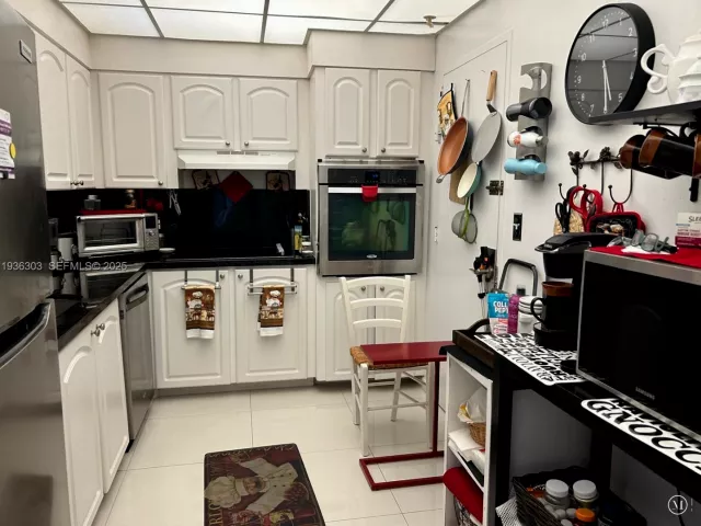 1-bedroom condo for rent in Hollywood - 3801 S Ocean Dr PH16L - MondialRealty