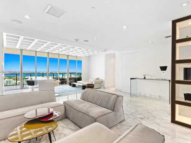 4-bedroom condo for sale in Bal Harbour - 9705 Collins Ave 2204N and 2205N - MondialRealty
