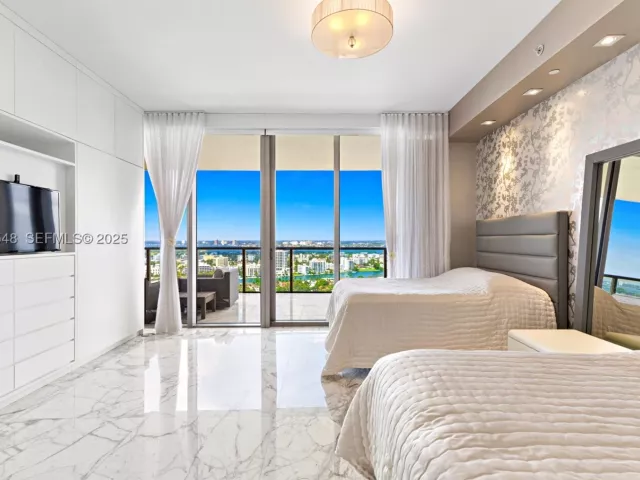 4-bedroom condo for sale in Bal Harbour - 9705 Collins Ave 2204N and 2205N - MondialRealty