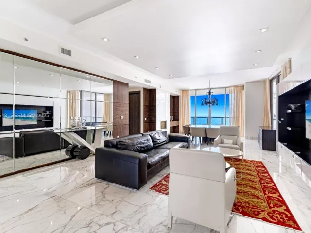 4-bedroom condo for sale in Bal Harbour - 9705 Collins Ave 2204N and 2205N - MondialRealty