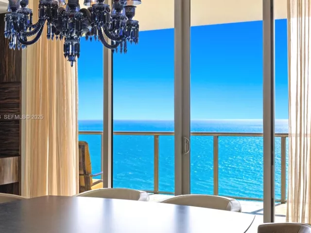 4-bedroom condo for sale in Bal Harbour - 9705 Collins Ave 2204N and 2205N - MondialRealty