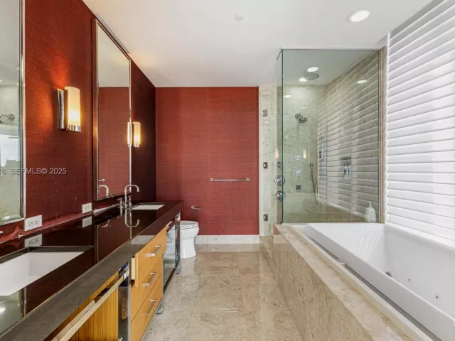 4-bedroom condo for sale in Bal Harbour - 9705 Collins Ave 2204N and 2205N - MondialRealty