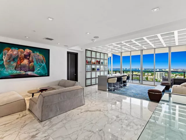 4-bedroom condo for sale in Bal Harbour - 9705 Collins Ave 2204N and 2205N - MondialRealty