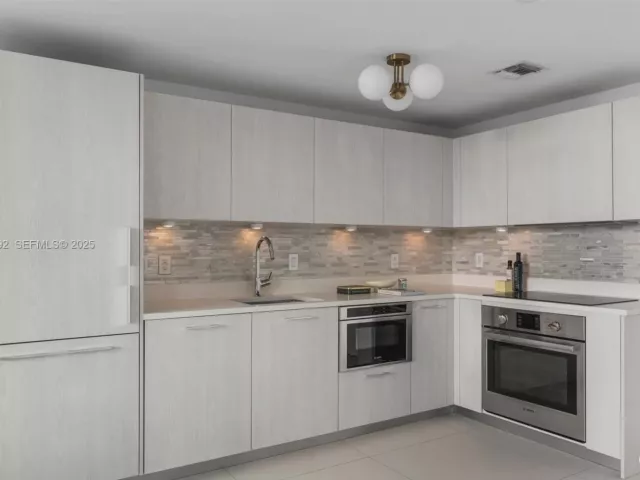 2-bedroom condo for sale in Miami - 501 NE 31st St 3409 - MondialRealty