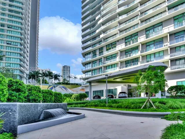 2-bedroom condo for sale in Miami - 501 NE 31st St 3409 - MondialRealty