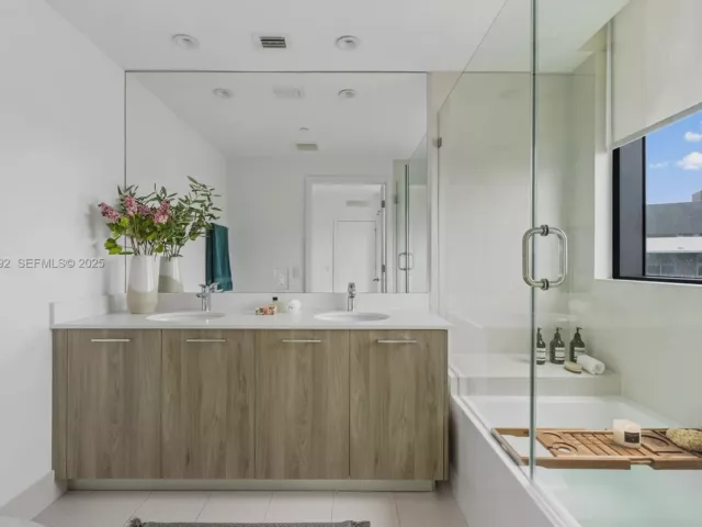 2-bedroom condo for sale in Miami - 501 NE 31st St 3409 - MondialRealty