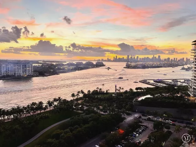 2-bedroom condo for rent in Miami Beach - 400 S Pointe Dr 2105 - MondialRealty