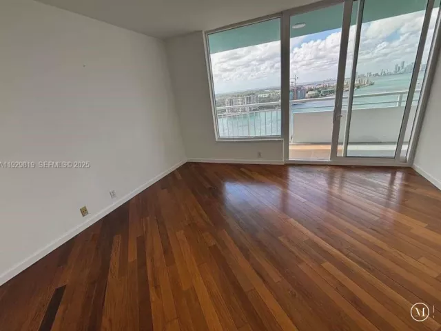 2-bedroom condo for rent in Miami Beach - 400 S Pointe Dr 2105 - MondialRealty