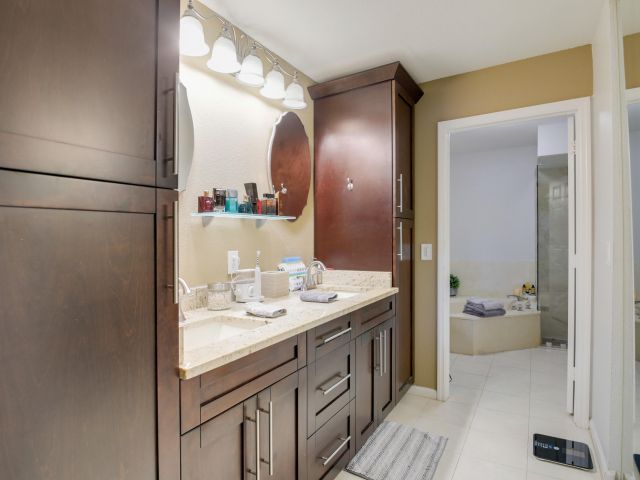 Home for rent at 3875 Circle Lake Drive - photo 6936369