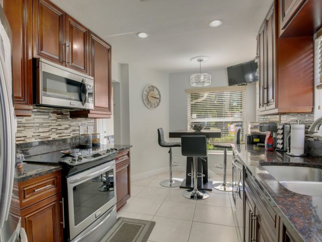 Home for rent at 3875 Circle Lake Drive - photo 6936374