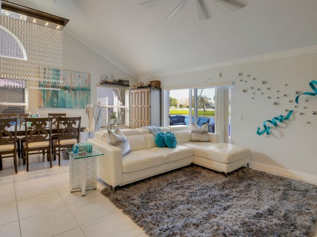 Home for rent at 3875 Circle Lake Drive - photo 6936377