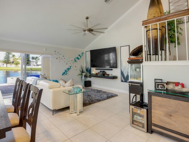 Home for rent at 3875 Circle Lake Drive - photo 6936378