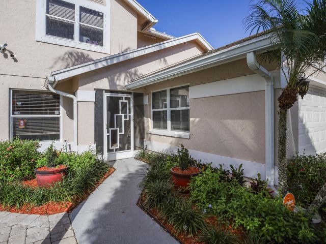 Home for rent at 3875 Circle Lake Drive - photo 6936382