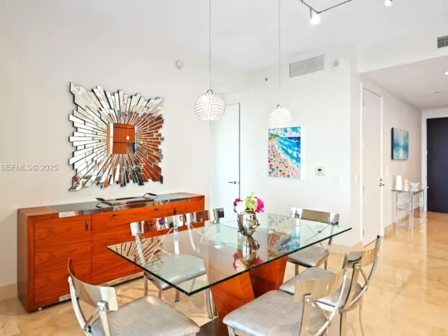 2-bedroom condo for rent in Bal Harbour - 9705 Collins Ave 605N - MondialRealty