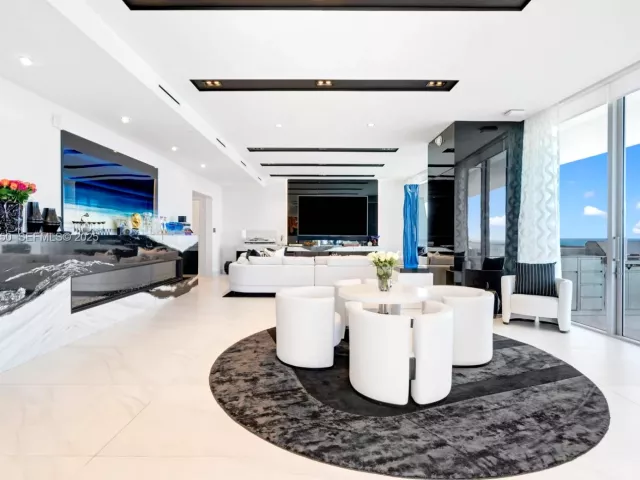 5-bedroom condo for sale in Sunny Isles Beach - 18501 Collins Ave 2304 - MondialRealty