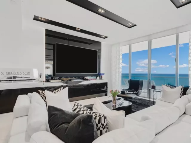 5-bedroom condo for sale in Sunny Isles Beach - 18501 Collins Ave 2304 - MondialRealty