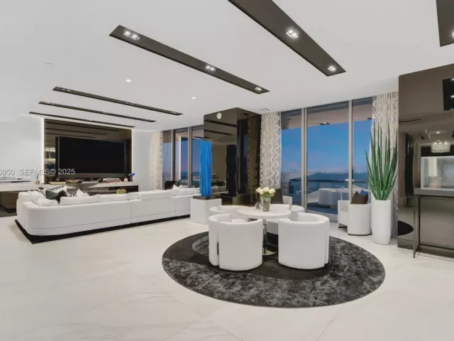 5-bedroom condo for sale in Sunny Isles Beach - 18501 Collins Ave 2304 - MondialRealty