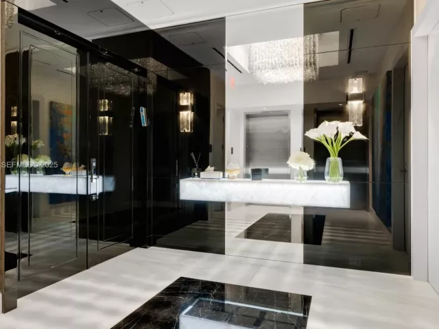 5-bedroom condo for sale in Sunny Isles Beach - 18501 Collins Ave 2304 - MondialRealty