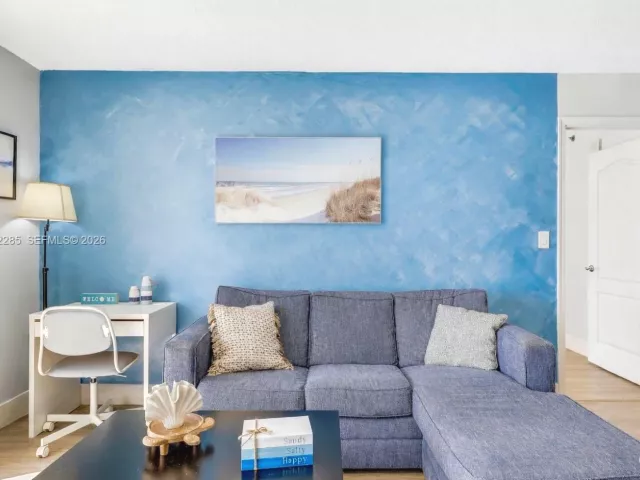 1-bedroom condo for sale in Miami - 1200 Brickell Bay Dr 2903 - MondialRealty