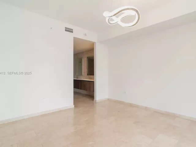 2-bedroom condo for sale in Miami - 68 SE 6th St 2010 - MondialRealty