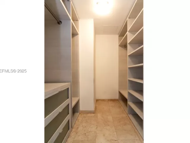 2-bedroom condo for sale in Miami - 68 SE 6th St 2010 - MondialRealty