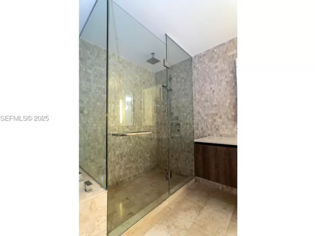 2-bedroom condo for sale in Miami - 68 SE 6th St 2010 - MondialRealty