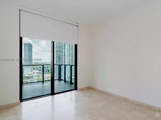 2-bedroom condo for sale in Miami - 68 SE 6th St 2010 - MondialRealty