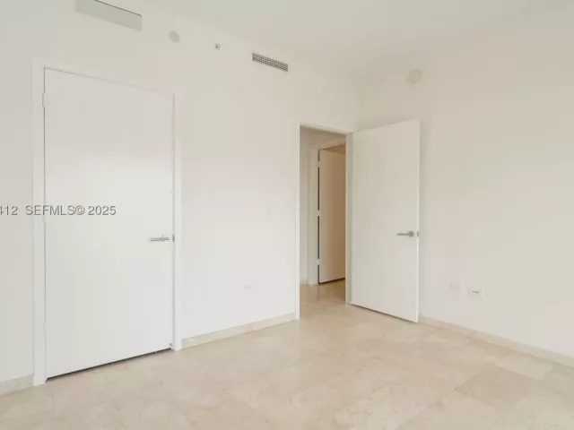 2-bedroom condo for sale in Miami - 68 SE 6th St 2010 - MondialRealty