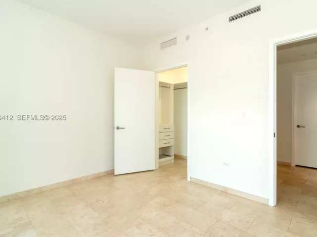 2-bedroom condo for sale in Miami - 68 SE 6th St 2010 - MondialRealty