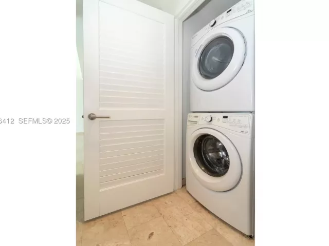 2-bedroom condo for sale in Miami - 68 SE 6th St 2010 - MondialRealty
