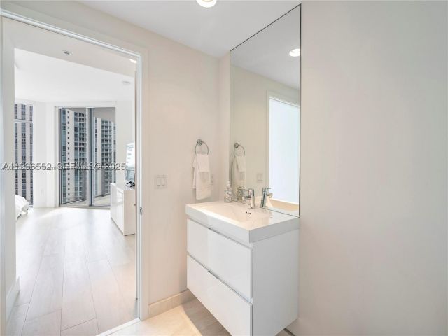 2-bedroom condo for sale in North Miami Beach - 17301 Biscayne Blvd 1105 - MondialRealty