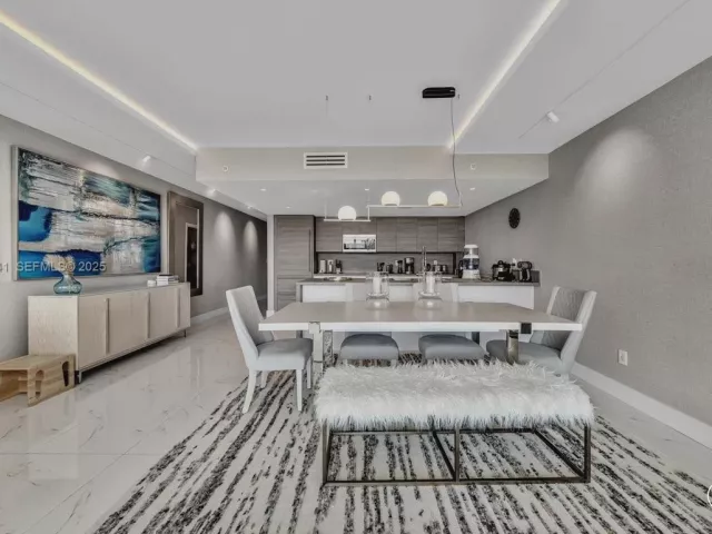 3-bedroom condo for sale in Sunny Isles Beach - 400 Sunny Isles Blvd 718 - MondialRealty