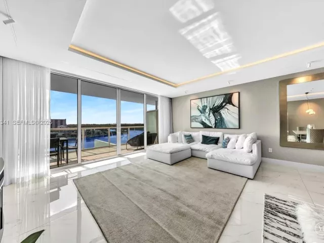 3-bedroom condo for sale in Sunny Isles Beach - 400 Sunny Isles Blvd 718 - MondialRealty