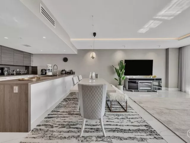 3-bedroom condo for sale in Sunny Isles Beach - 400 Sunny Isles Blvd 718 - MondialRealty