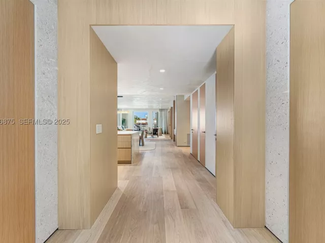 3-bedroom condo for sale in Miami Beach - 2521 Fisher Island Dr 6201 - MondialRealty