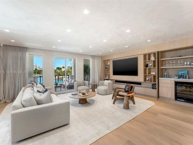 Apartment for sale  Unit #6201 - photo 6940620