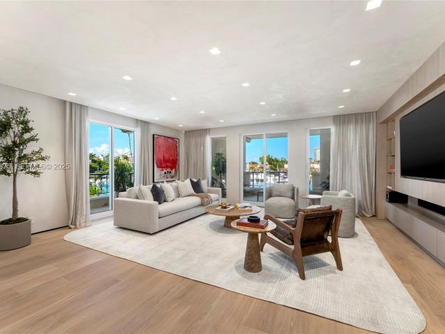 Apartment for sale  Unit #6201 - photo 6940622