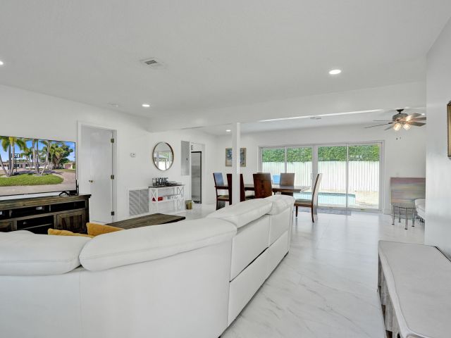 Home for rent at 1633 SE 5th Court - photo 6940278