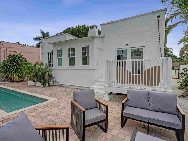 Home for rent at 435 35th Street - photo 6940775