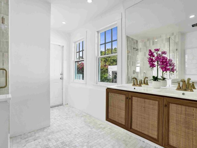 Home for rent at 435 35th Street - photo 6940779