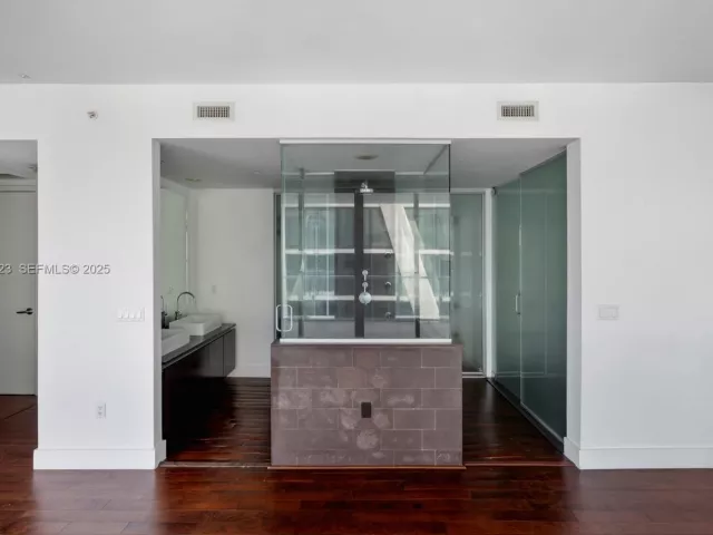 Apartment for sale  Unit #4108 - photo 6941038