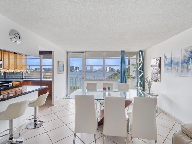 2-bedroom condo for sale in Sunny Isles Beach - 251 174th St 218 - MondialRealty