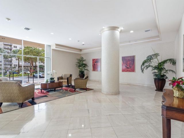 2-bedroom condo for sale in Sunny Isles Beach - 251 174th St 218 - MondialRealty