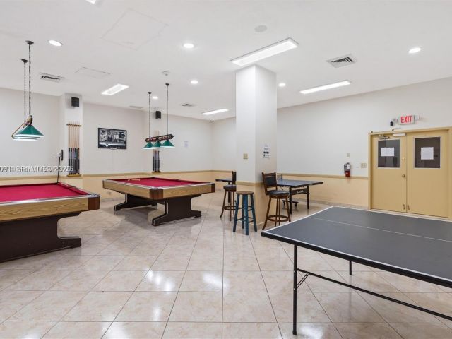 2-bedroom condo for sale in Sunny Isles Beach - 251 174th St 218 - MondialRealty