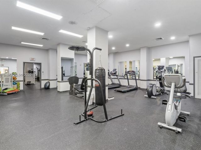 2-bedroom condo for sale in Sunny Isles Beach - 251 174th St 218 - MondialRealty